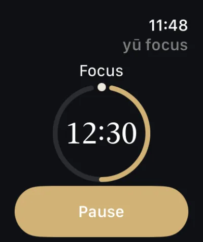 Apple Watch : le minuteur Focus affiche 12:30 dans un anneau doré, avec un bouton Pause.